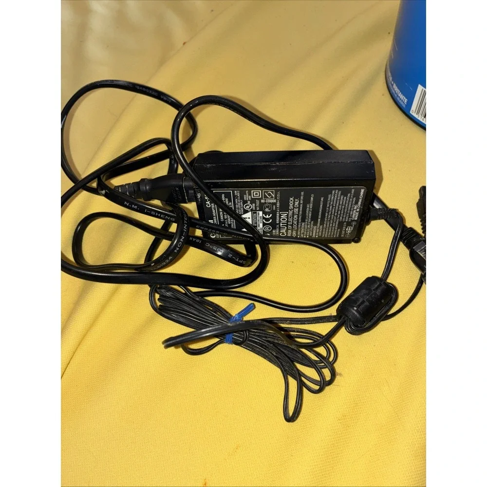 Canon Powershot G5 Black 5 Mega Pixels Digital Camera w/16x Optical With Charger